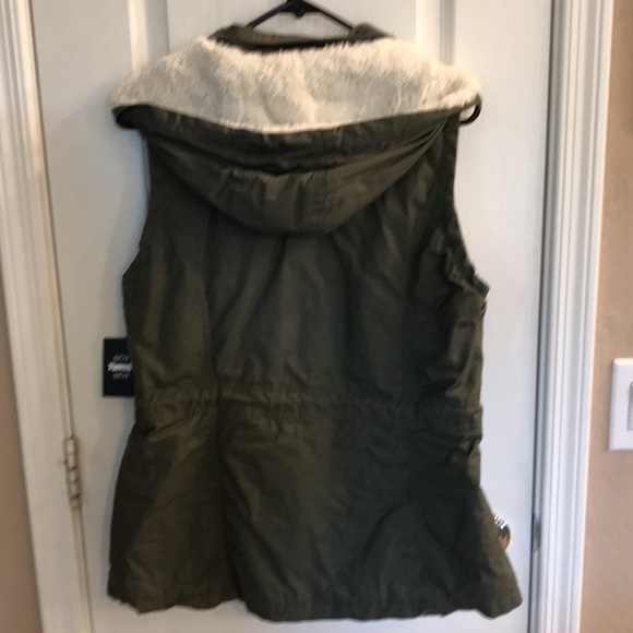 NWT - NOK NOK Army Green Hooded Faux Fur Lined Military Utility Vest โ size XL - Picture 5 of 10